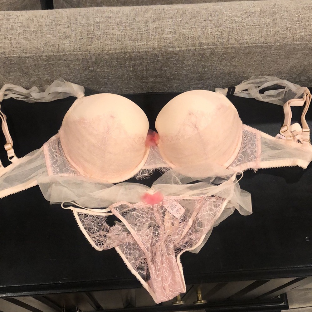 NWT Sexy VS bra 32DD and Matching Panties